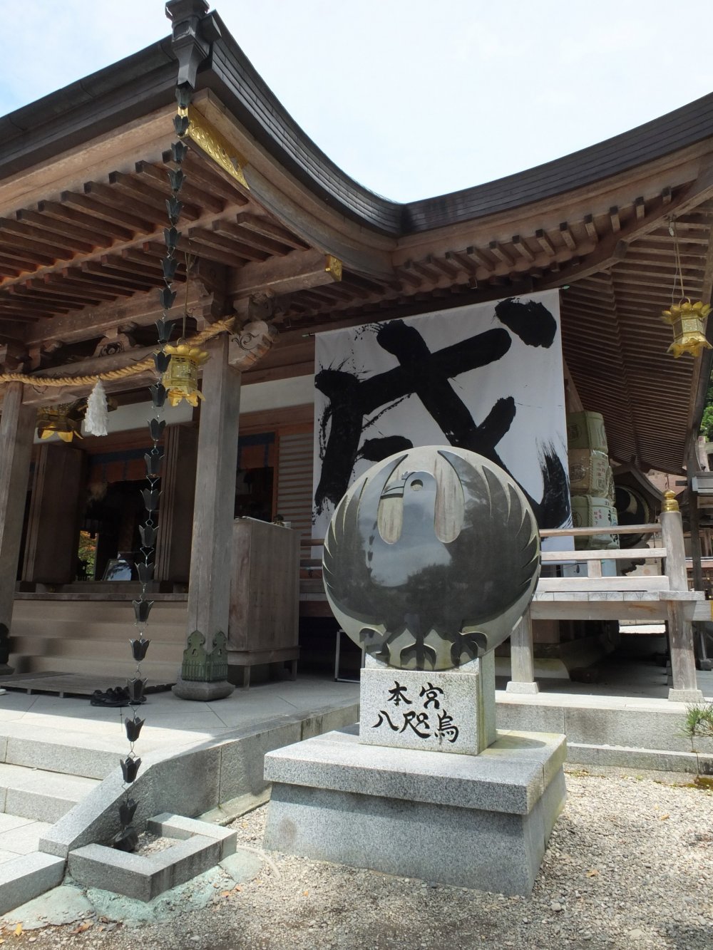 Yatakarasu in a japan temple
